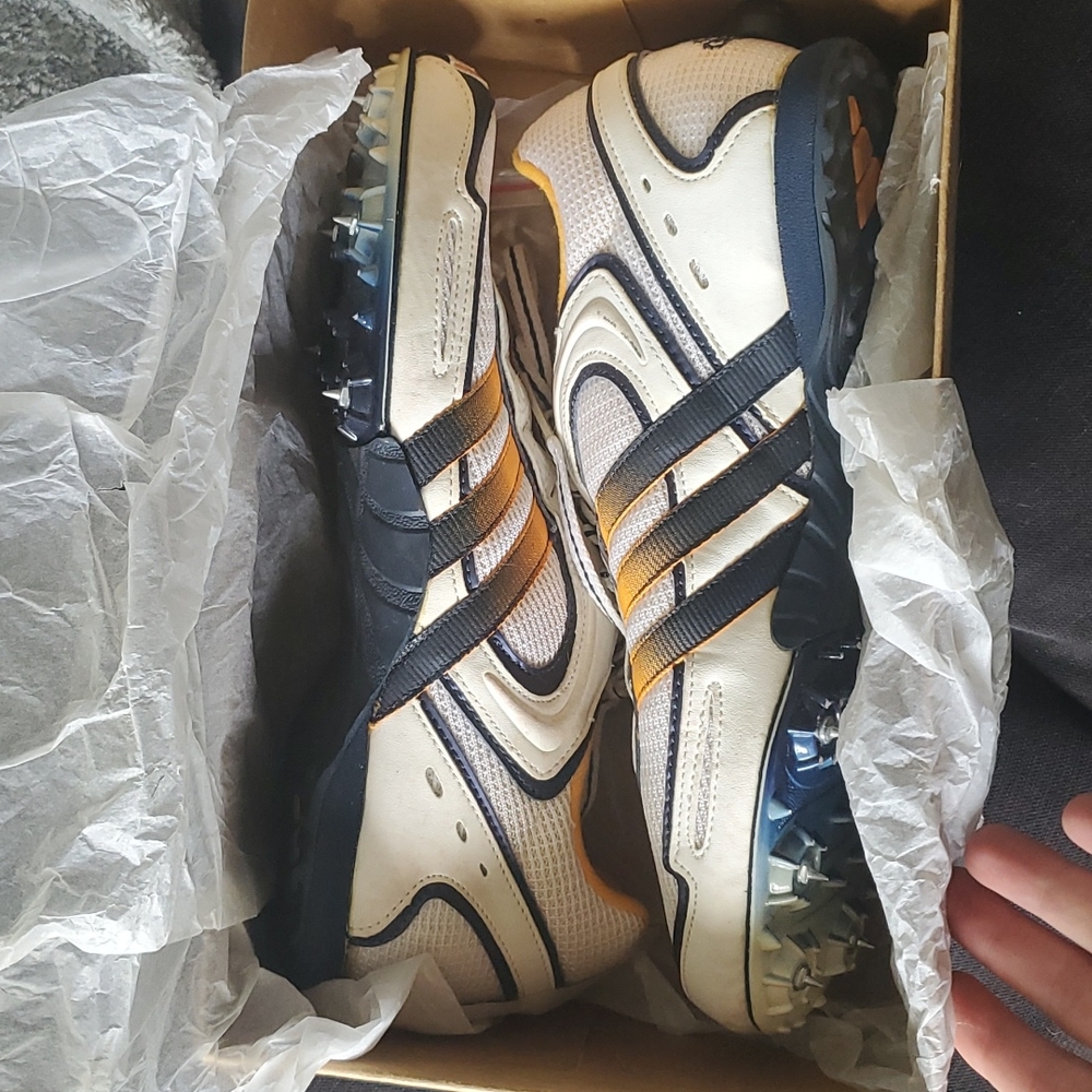 Track sneakers men's 6.5/ women's 7.5